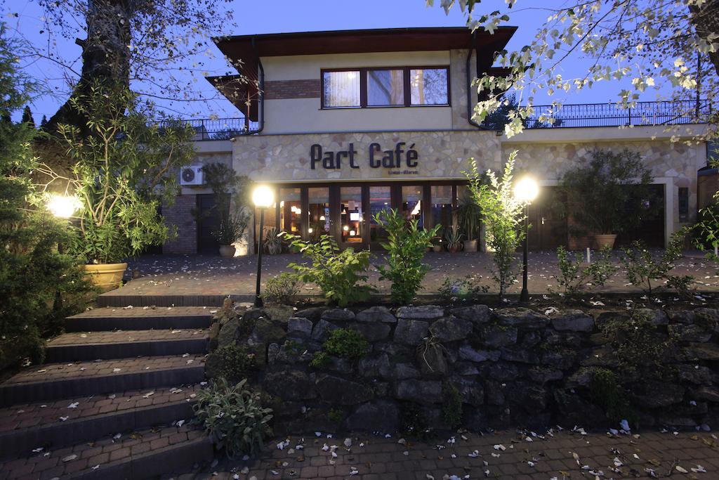 Part Cafe Residence Dunakeszi Eksteriør billede